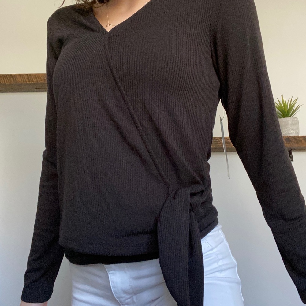 Tresics black cross tie top!!